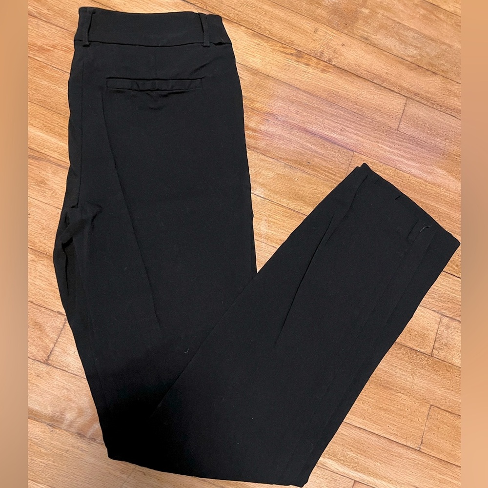Ricki’s straight leg work pants in black, size 4. Classic work pant, rarely worn